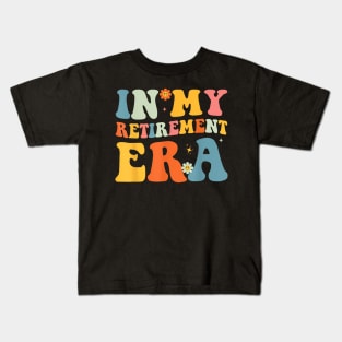 Groovy In My Retirement Era Teacher Retired 2024 Kids T-Shirt